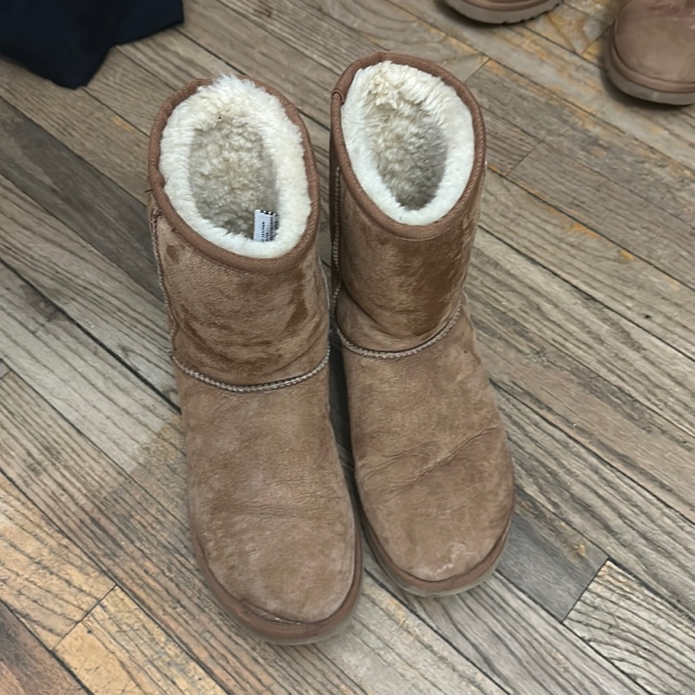 Chestnut UGG